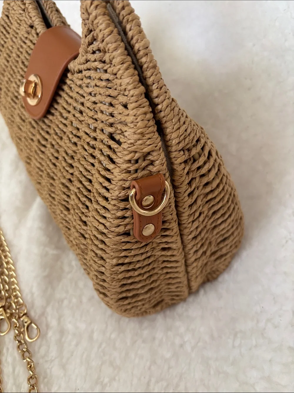 Tommy Bahama Woven Straw Crossbody Bag with Gold Chain - Picture 8 of 11
